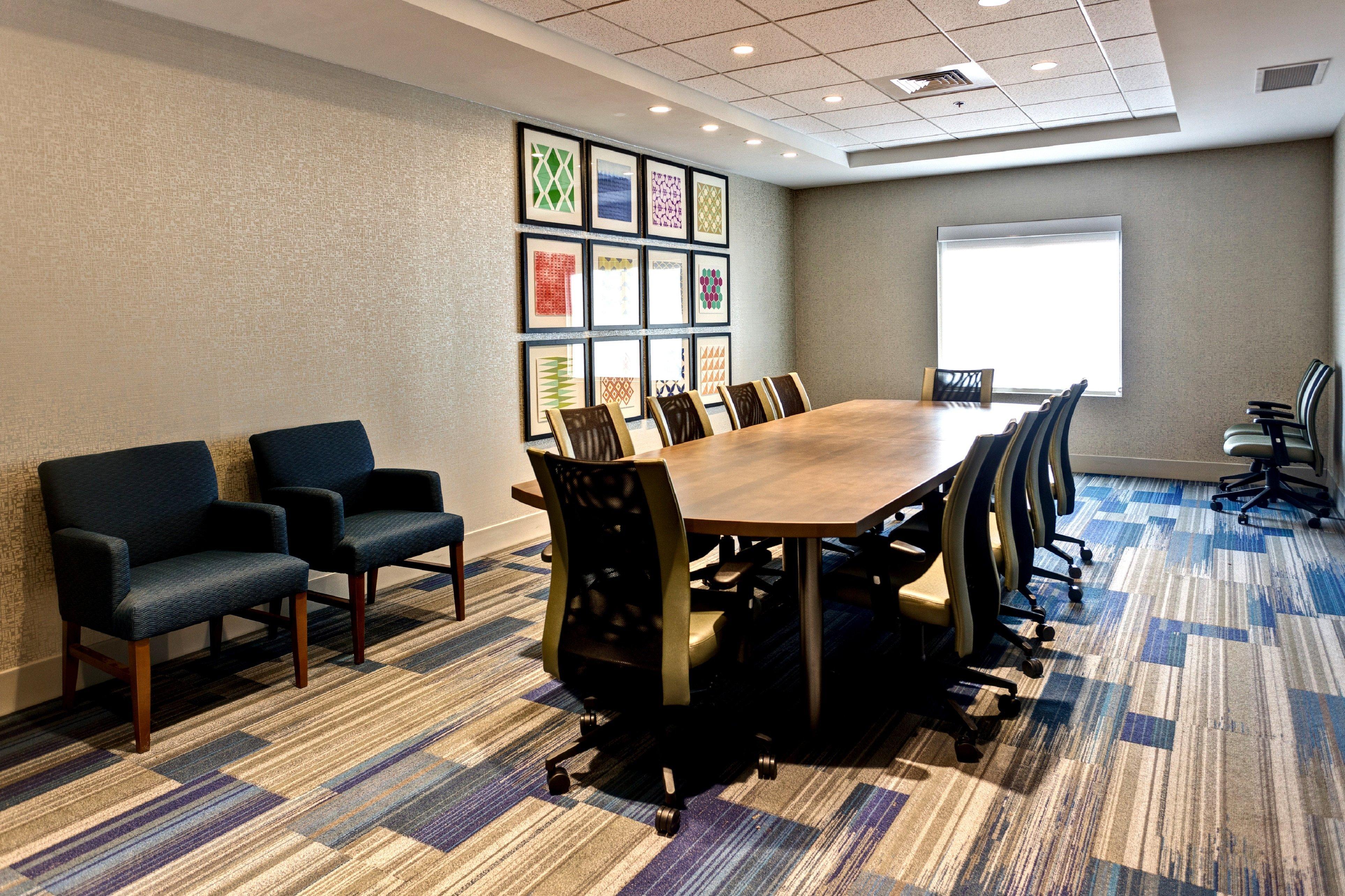Holiday Inn Express & Suites Manhattan By Ihg Exterior foto