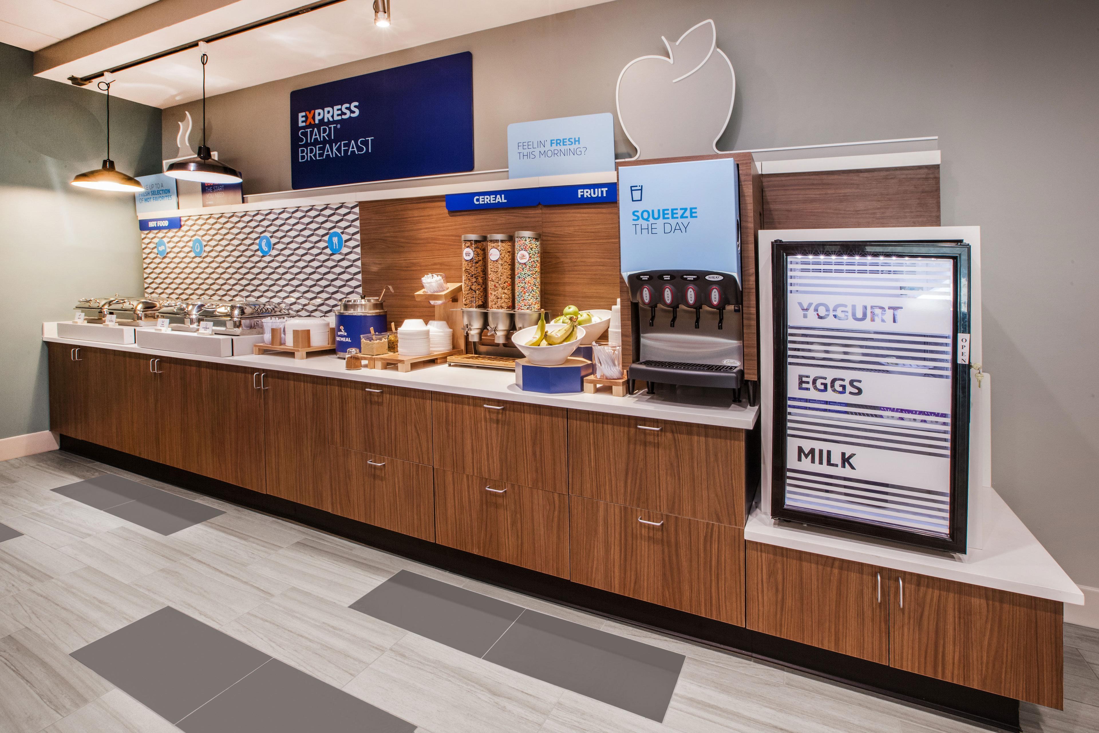 Holiday Inn Express & Suites Manhattan By Ihg Exterior foto